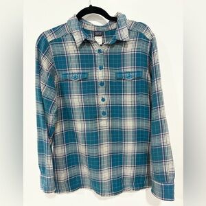 Patagonia Plaid 1/4 Button Down Shirt in Teal/Green | Women’s Size 8